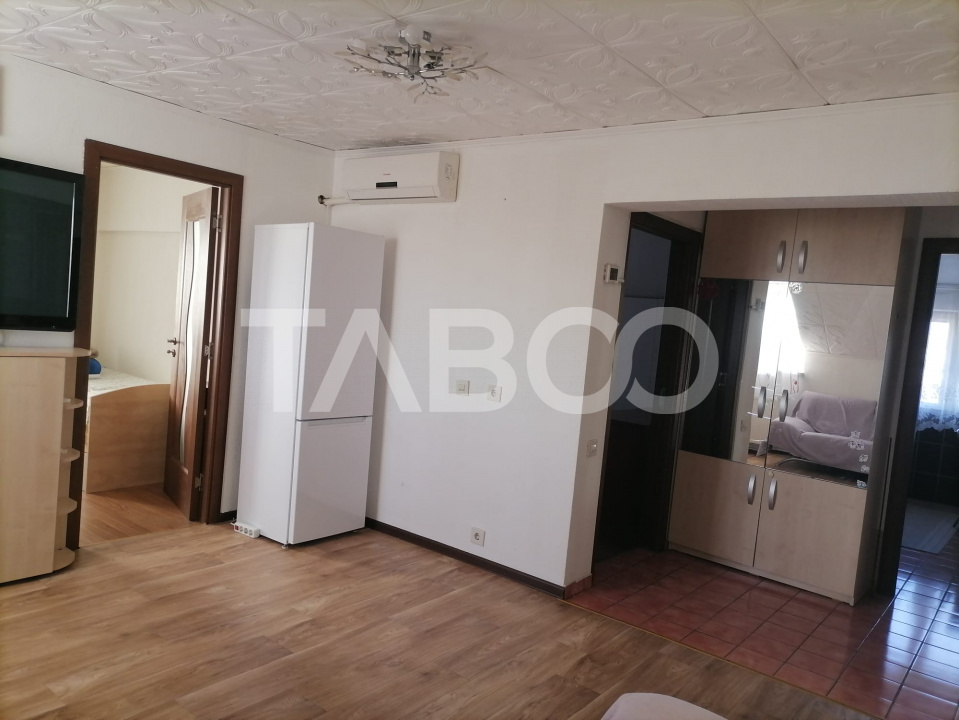 Apartamen 3 camere balcon etaj intermediar in zona Trei Stejari 