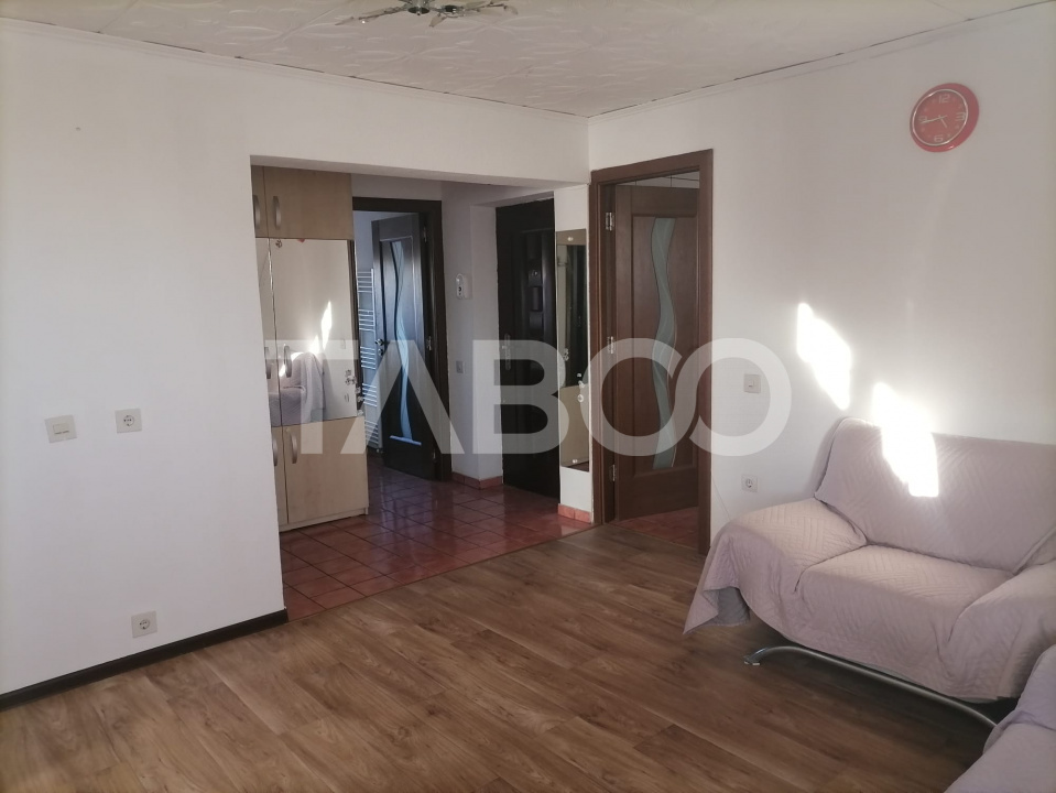 Apartamen 3 camere balcon etaj intermediar in zona Trei Stejari 