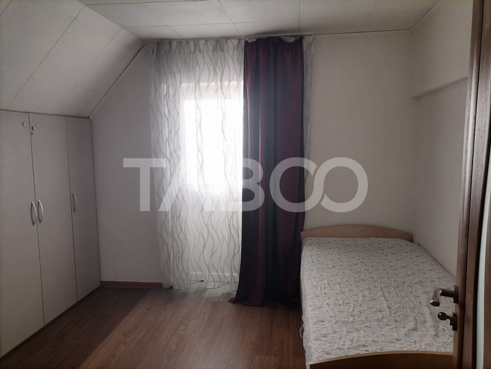 Apartamen 3 camere balcon etaj intermediar in zona Trei Stejari 