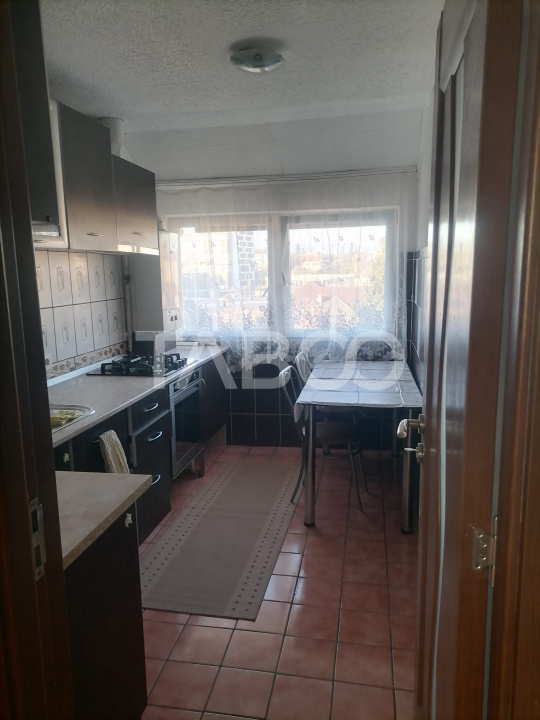 Apartamen 3 camere balcon etaj intermediar in zona Trei Stejari 