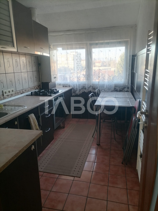 Apartamen 3 camere balcon etaj intermediar in zona Trei Stejari 