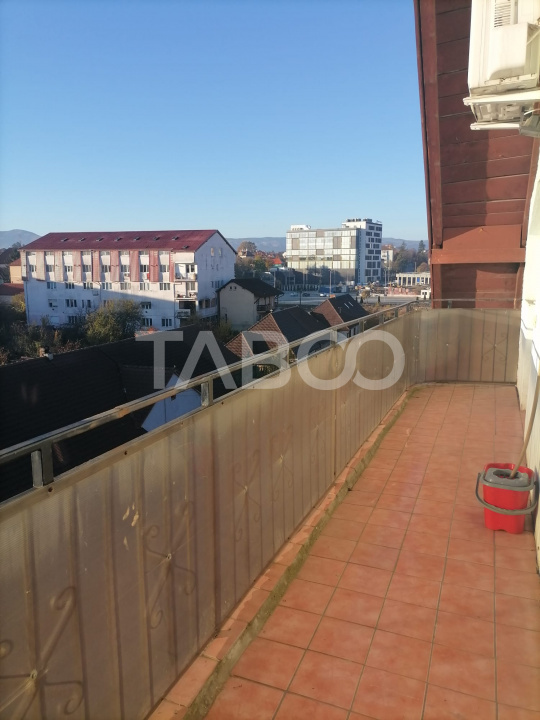 Apartamen 3 camere balcon etaj intermediar in zona Trei Stejari 