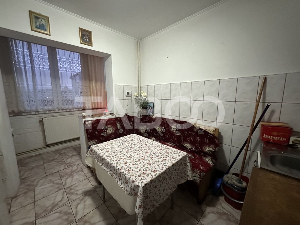 Apartament 2 camere 2 balcone boxa la subsol  etaj 3 Zona Castanului in Fagaras - Castanului