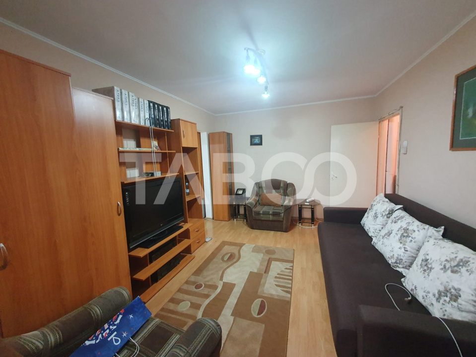 Apartament 2 camere 43 mp utili semidecomandat etaj 3 zona Negoiu