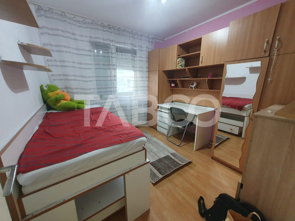 Apartament 2 camere 43 mp utili semidecomandat etaj 3 zona Negoiu