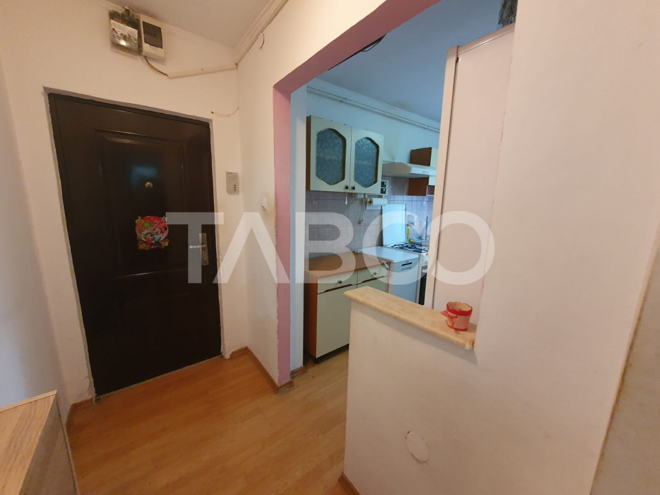 Apartament 2 camere 43 mp utili semidecomandat etaj 3 zona Negoiu