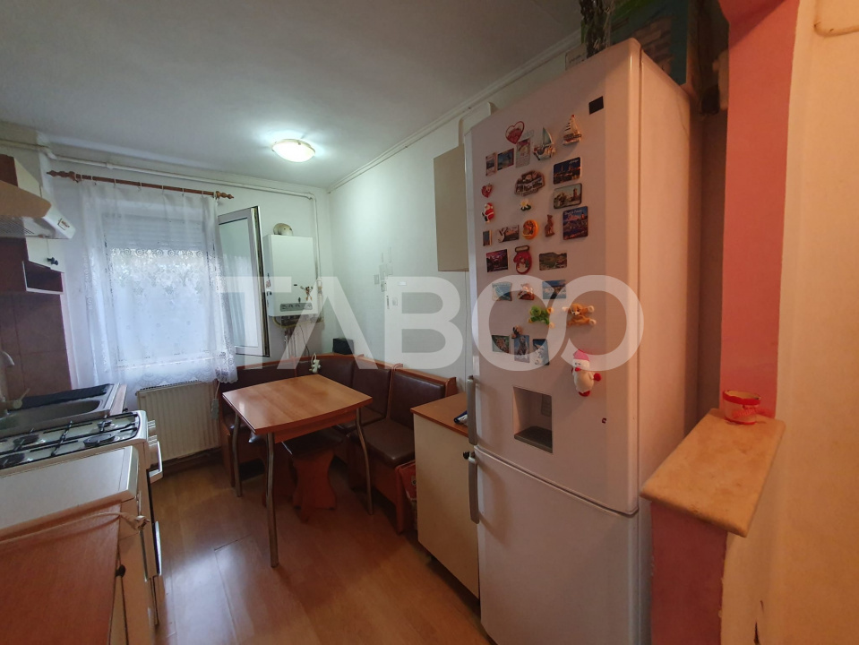 Apartament 2 camere 43 mp utili semidecomandat etaj 3 zona Negoiu