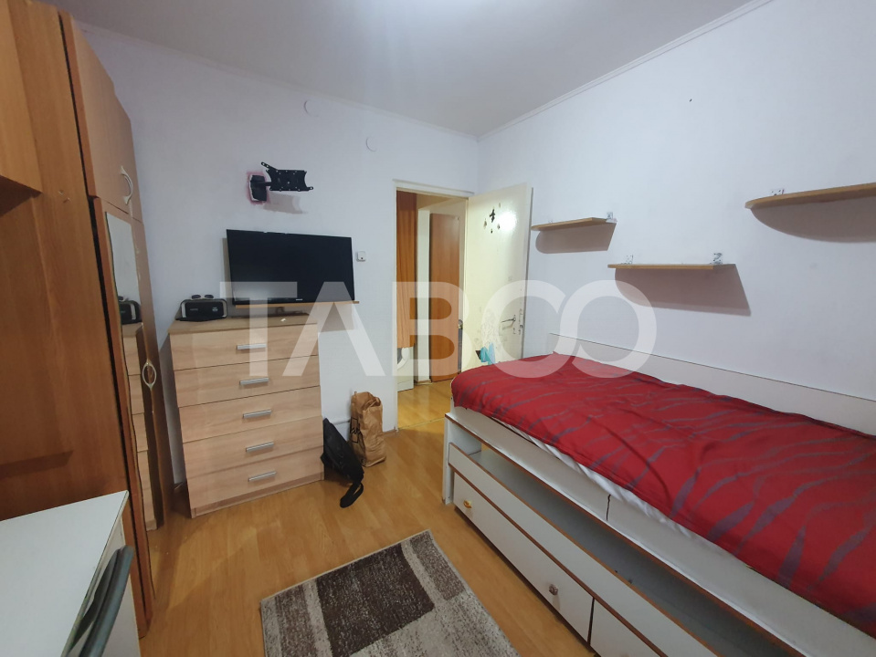 Apartament 2 camere 43 mp utili semidecomandat etaj 3 zona Negoiu