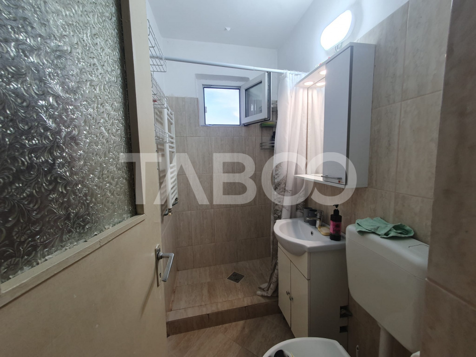 Apartament 2 camere 43 mp utili semidecomandat etaj 3 zona Negoiu