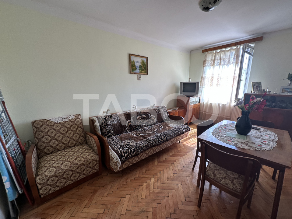 Apartament 2 camere 47 mpu decomandat 2 boxe la subsol garaj etaj 2
