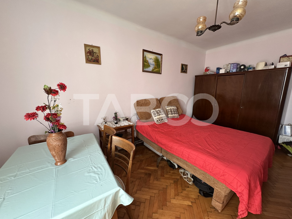 Apartament 2 camere 47 mpu decomandat 2 boxe la subsol garaj etaj 2