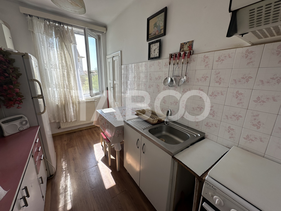 Apartament 2 camere 47 mpu decomandat 2 boxe la subsol garaj etaj 2