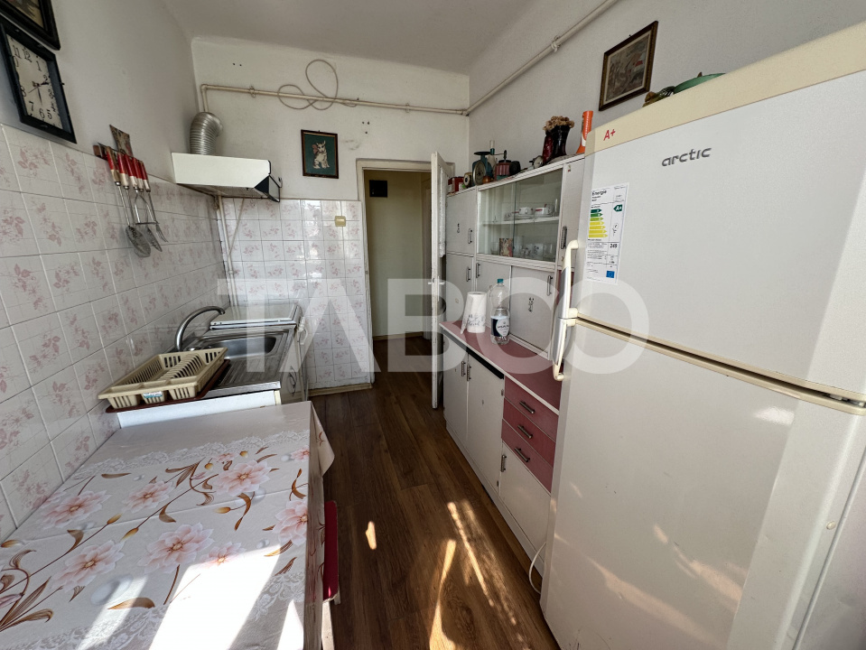 Apartament 2 camere 47 mpu decomandat 2 boxe la subsol garaj etaj 2