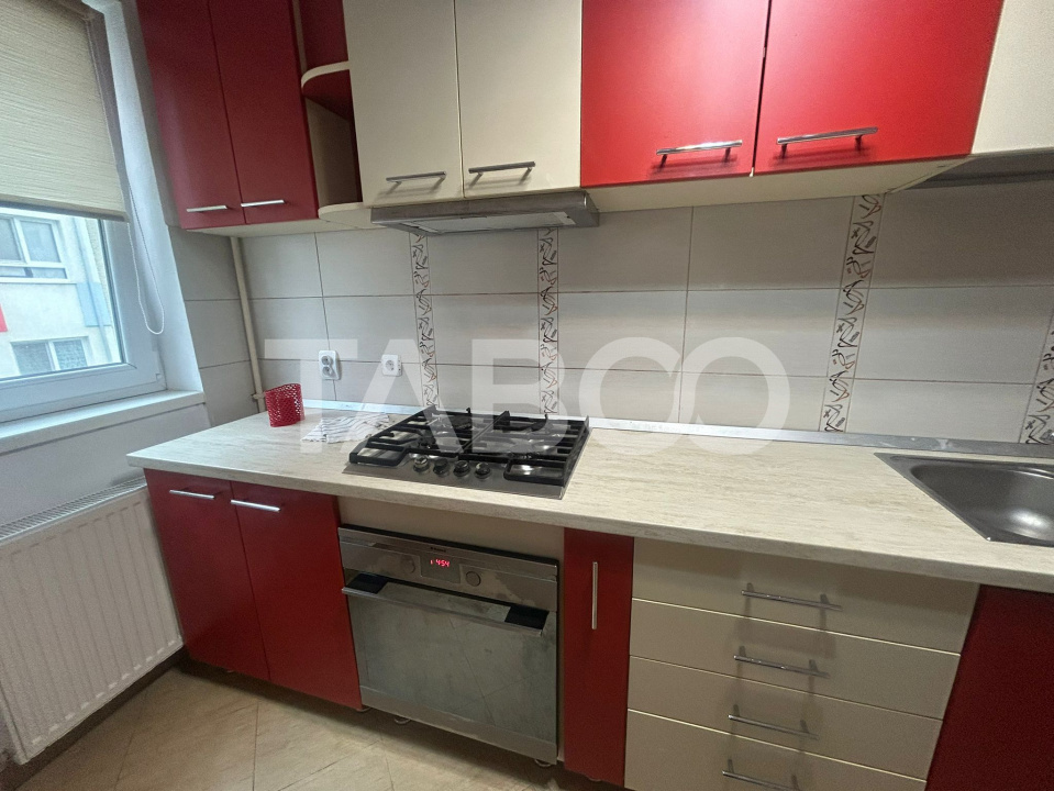 Apartament 2 camere 60 mpu etajul 1 de inchiriat cu balcon si parcare
