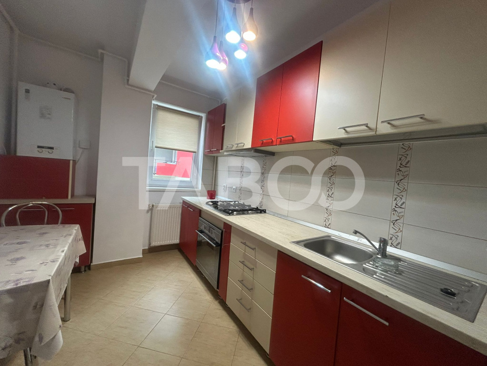 Apartament 2 camere 60 mpu etajul 1 de inchiriat cu balcon si parcare