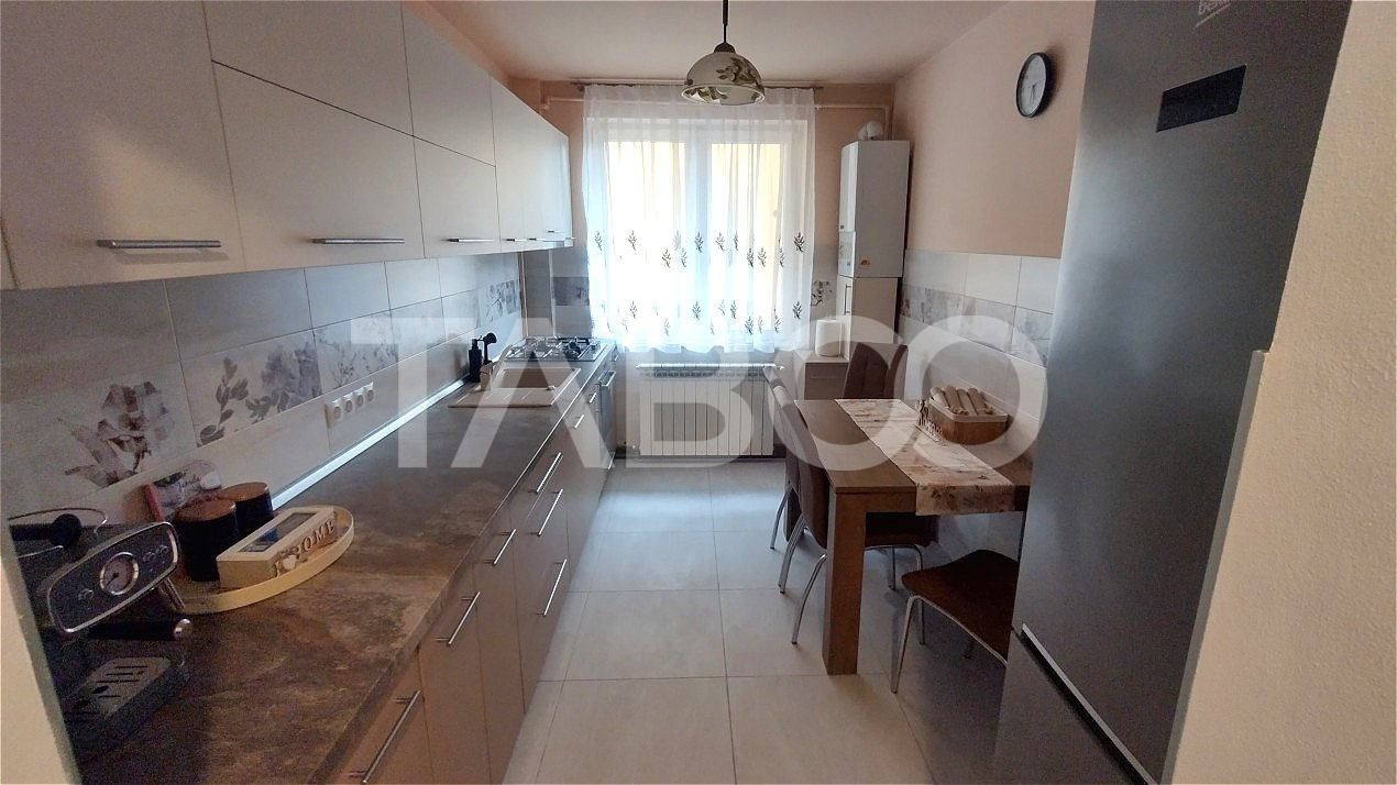 Apartament 2 camere de inchiriat parcare si balcon Strand Sibiu