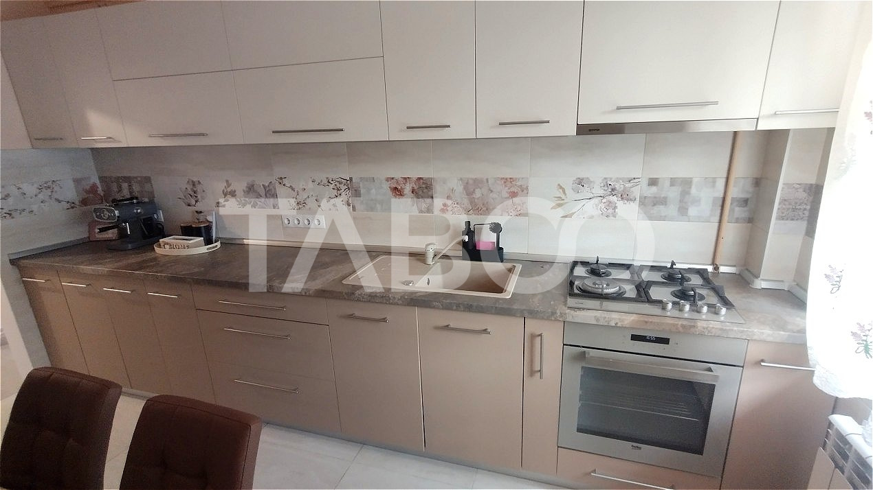 Apartament 2 camere de inchiriat parcare si balcon Strand Sibiu