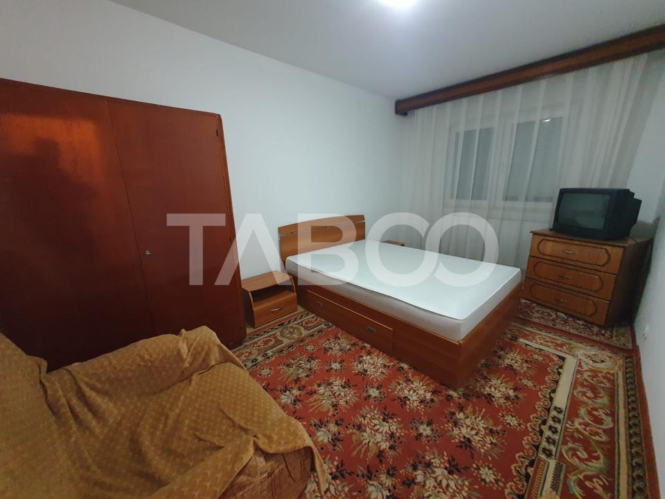 Apartament 2 camere de inchiriat zona 1 Decembrie etaj 2