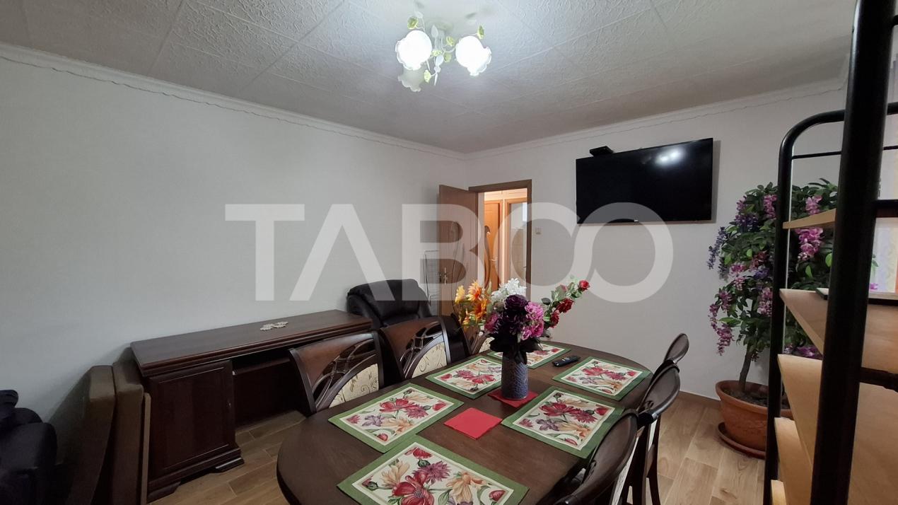 Apartament 2 camere de vanzare decomandat 54 mp zona Vasile Aaron 