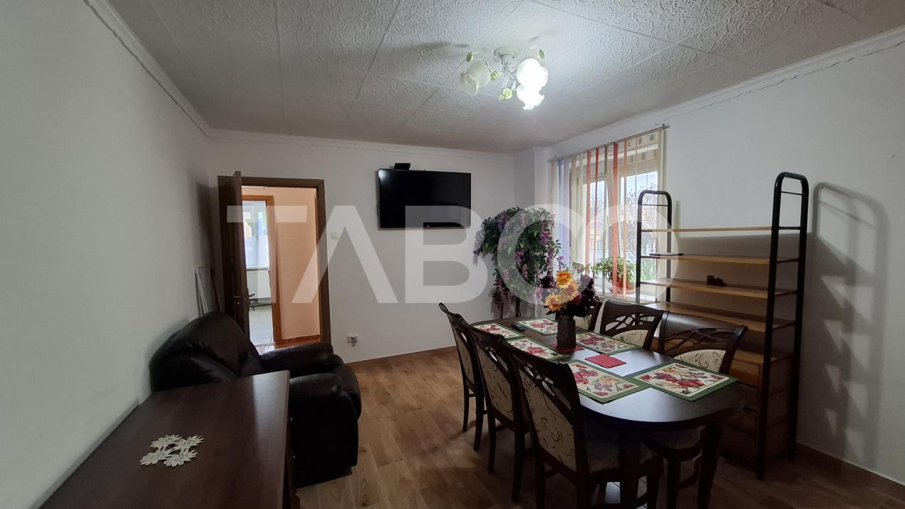 Apartament 2 camere de vanzare decomandat 54 mp zona Vasile Aaron 