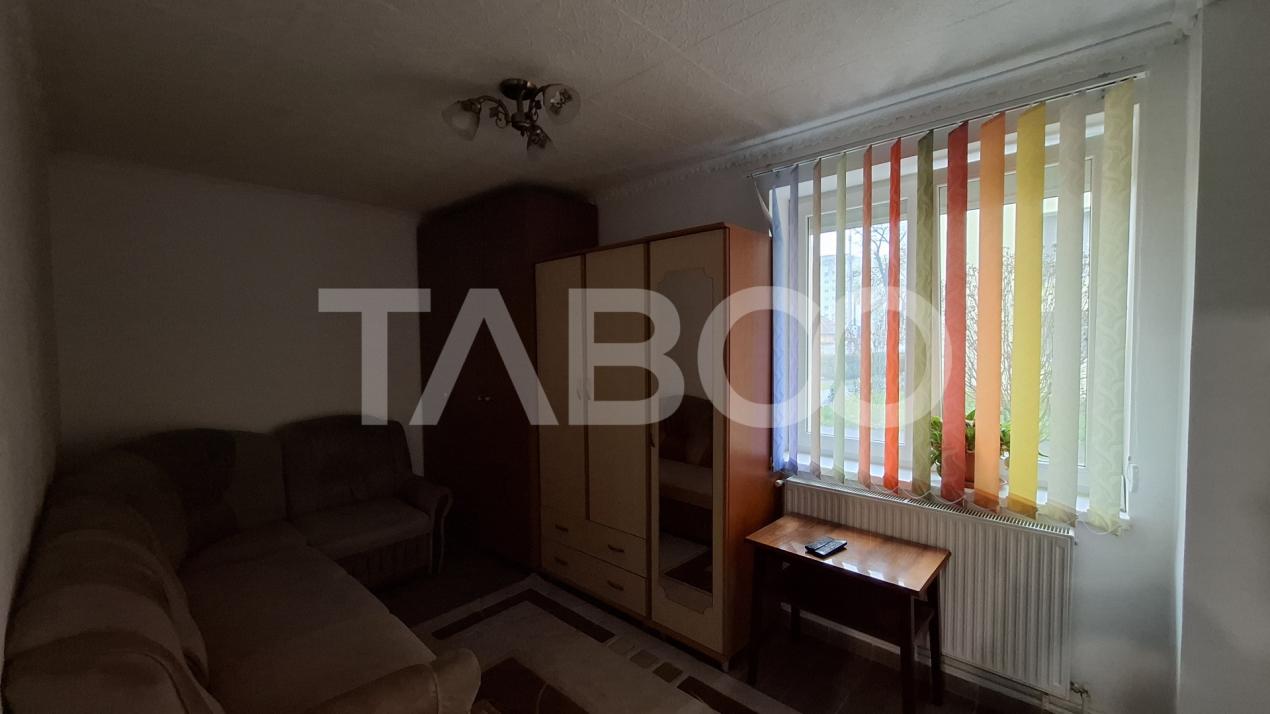 Apartament 2 camere de vanzare decomandat 54 mp zona Vasile Aaron 