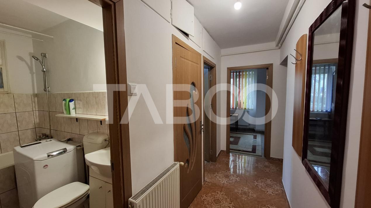 Apartament 2 camere de vanzare decomandat 54 mp zona Vasile Aaron 