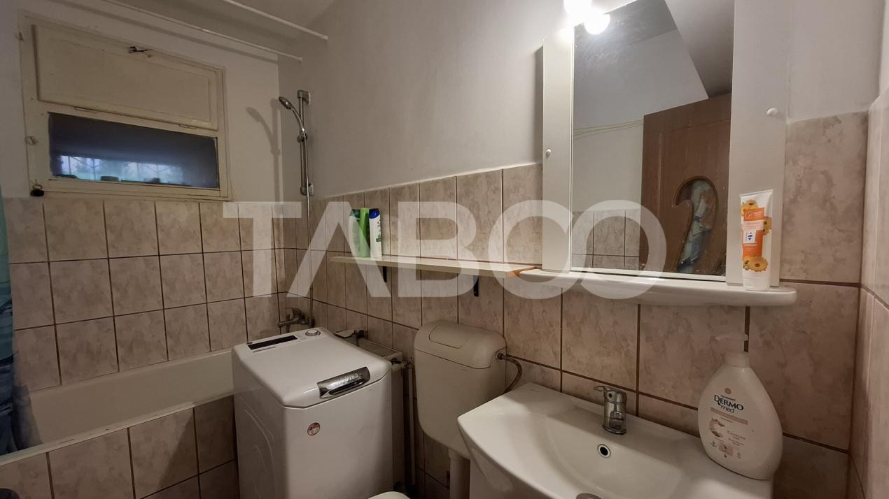Apartament 2 camere de vanzare decomandat 54 mp zona Vasile Aaron 
