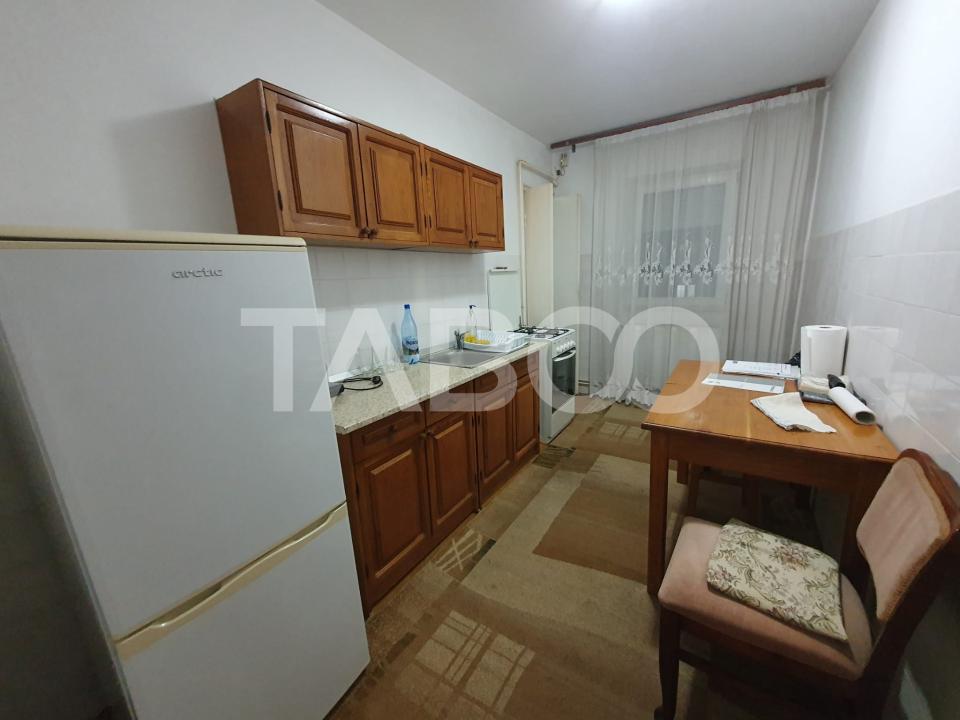 Apartament 2 camere de vanzare decomandat etaj 2 zona 1 Decembrie