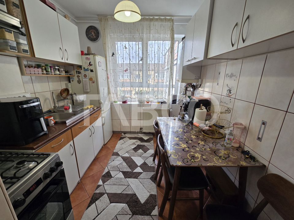 Apartament 2 camere de vanzare mobilat cu balcon in Terezian Sibiu