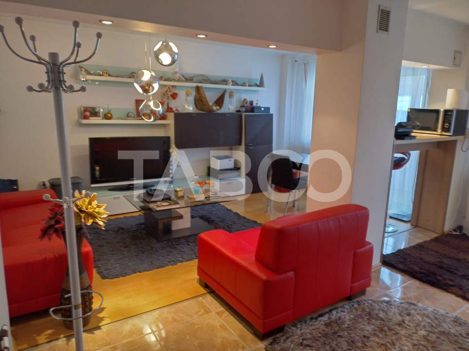 Apartament 2 camere de vanzare pivnita si balcon zona Siretului