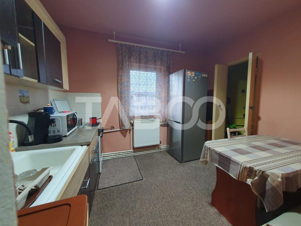 Apartament 2 camere decomandat 54 mp zona Bulevardu Unirii etaj 4