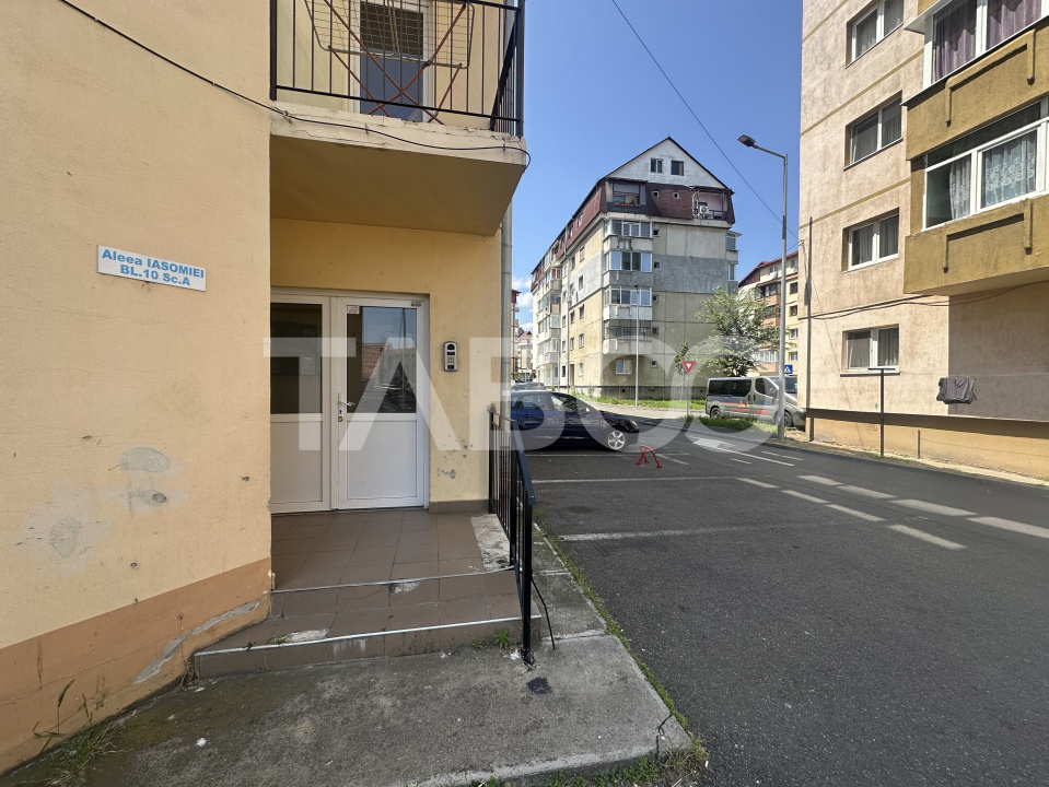 Apartament 2 camere decomandat 55 mp utili Aleea Iasomiei Turnisor