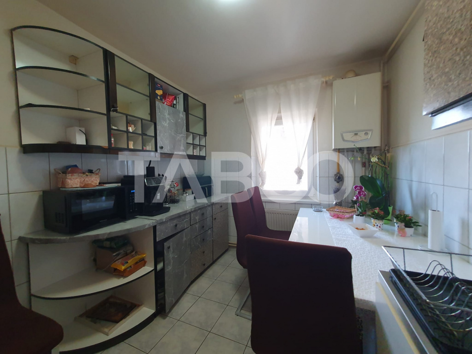 Apartament 2 camere decomandat 70 mp + 4 mp balcon zona Campului