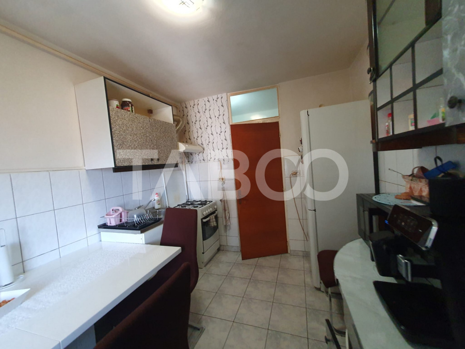 Apartament 2 camere decomandat 70 mp + 4 mp balcon zona Campului