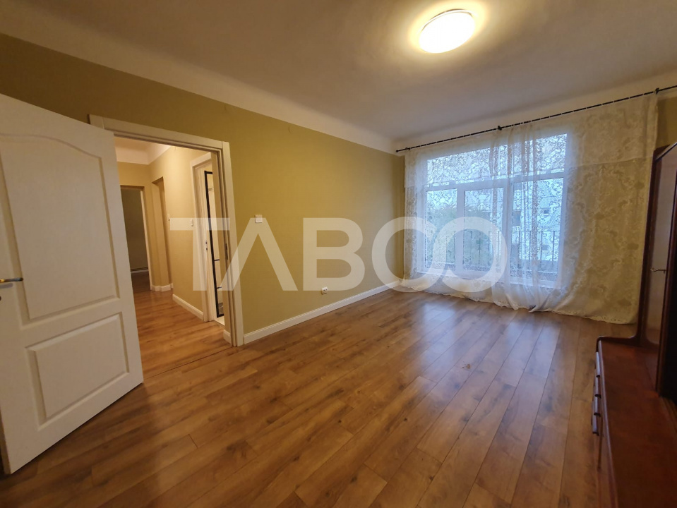 Apartament 2 camere decomandat etaj 1 zona Negoiu bloc de caramida in Fagaras - Negoiu