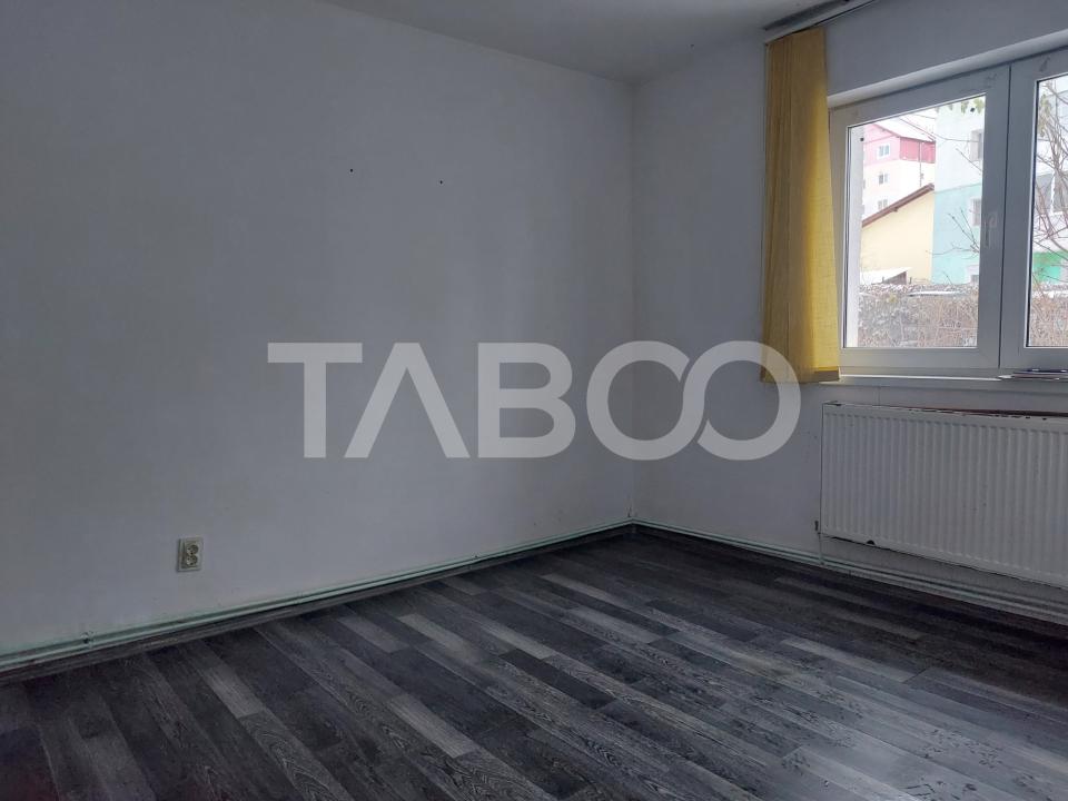 Apartament 2 camere decomandate 35 mp parter Cisnadie