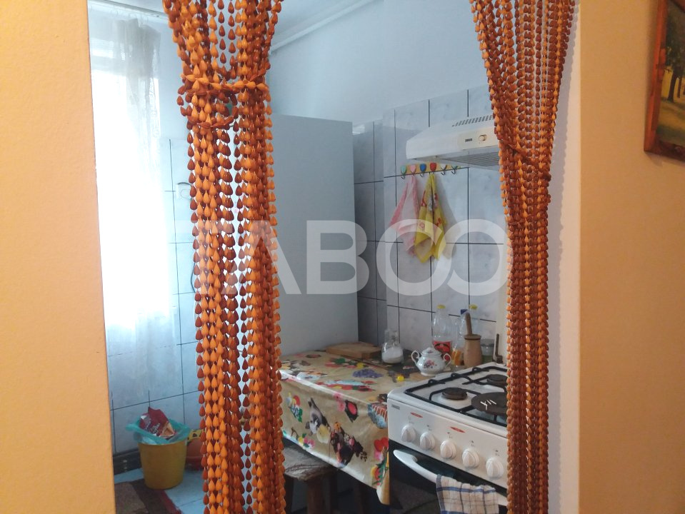 Apartament 2 camere decomandate 57 mp balcon bloc cu acoperis Cisnadie