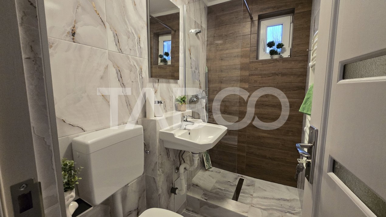 Apartament 2 camere la parter pretabil spatiu comercial de vanzare