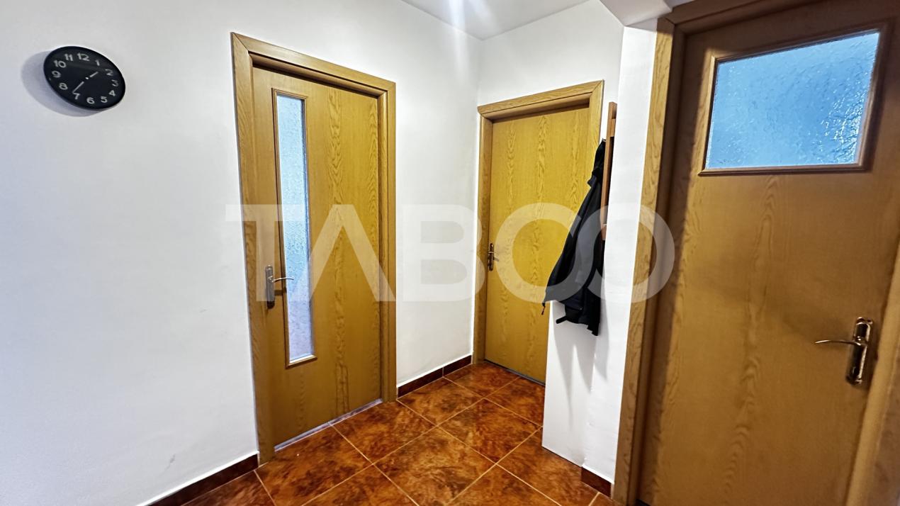 Apartament 2 camere mobilate utilate de inchiriat zona Vasile Aaron