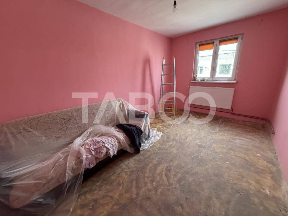 Apartament 2 camere semidecomandat balcon aer conditinat 13 Decembrie 