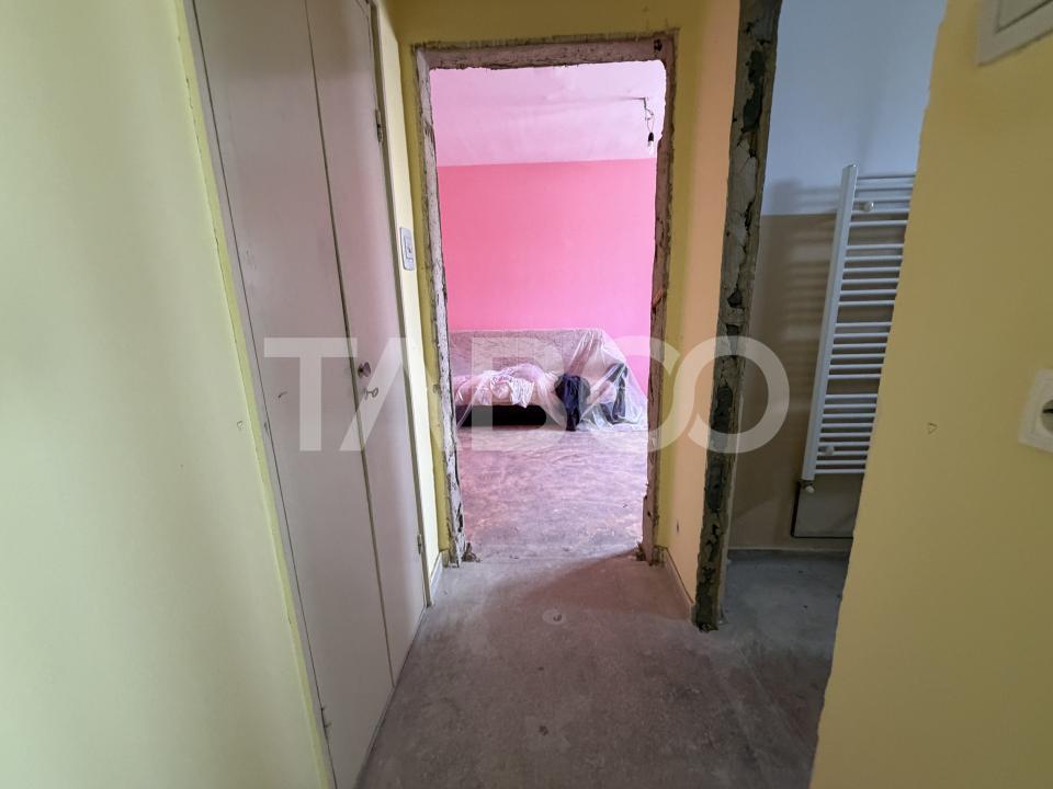 Apartament 2 camere semidecomandat balcon aer conditinat 13 Decembrie 