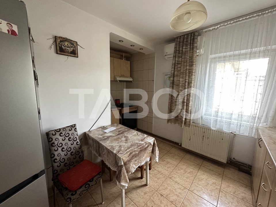 Apartament 3 camere 2 bai boxa la subsol aer conditionat 90 mp utili