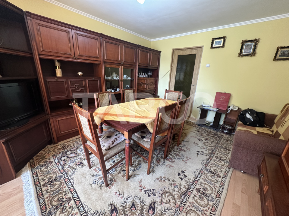 Apartament 3 camere 2 bai boxa subsol 64mpu etaj 1 Bulevardul Unirii