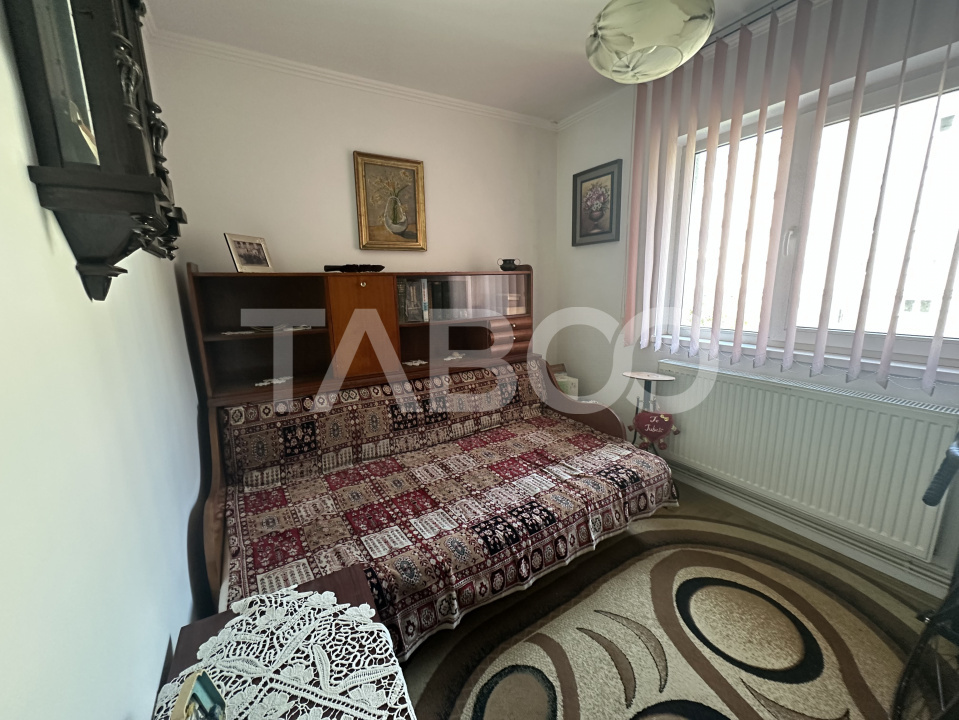 Apartament 3 camere 2 bai boxa subsol 64mpu etaj 1 Bulevardul Unirii