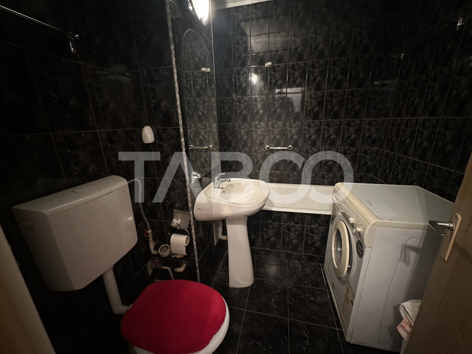 Apartament 3 camere 2 bai boxa subsol 64mpu etaj 1 Bulevardul Unirii