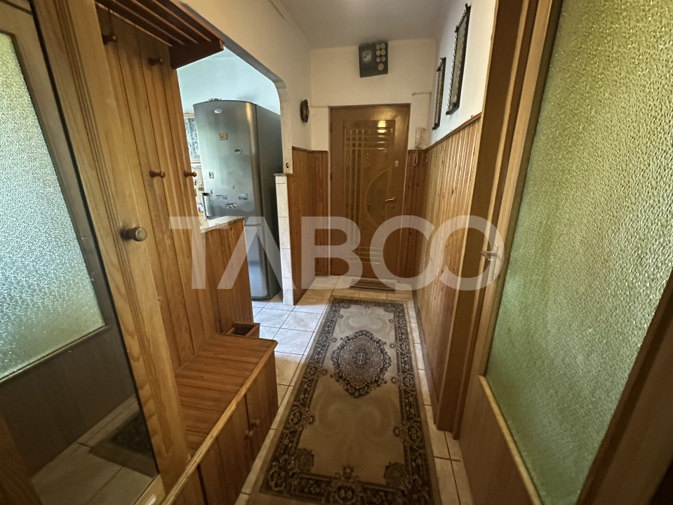 Apartament 3 camere 2 bai boxa subsol 64mpu etaj 1 Bulevardul Unirii