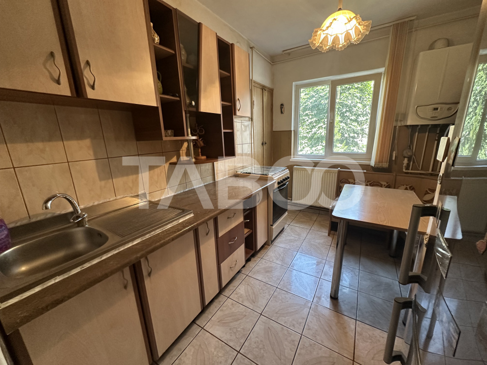 Apartament 3 camere 2 bai boxa subsol 64mpu etaj 1 Bulevardul Unirii