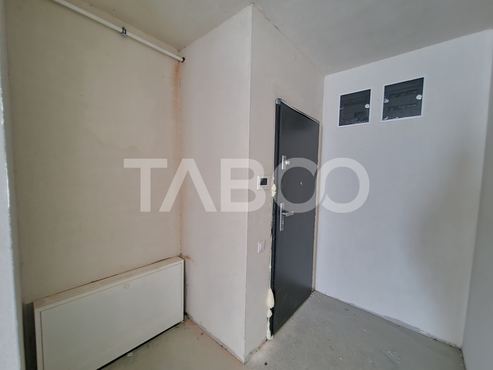 Apartament 3 camere 2 bai etaj 2 bloc cu lift zona de case in Turnisor