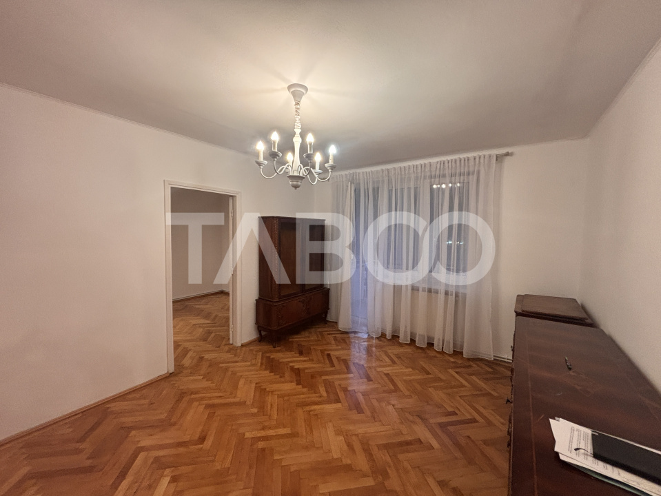Apartament 3 camere 54mpu etaj 1 balcon zona Centrala Sibiu