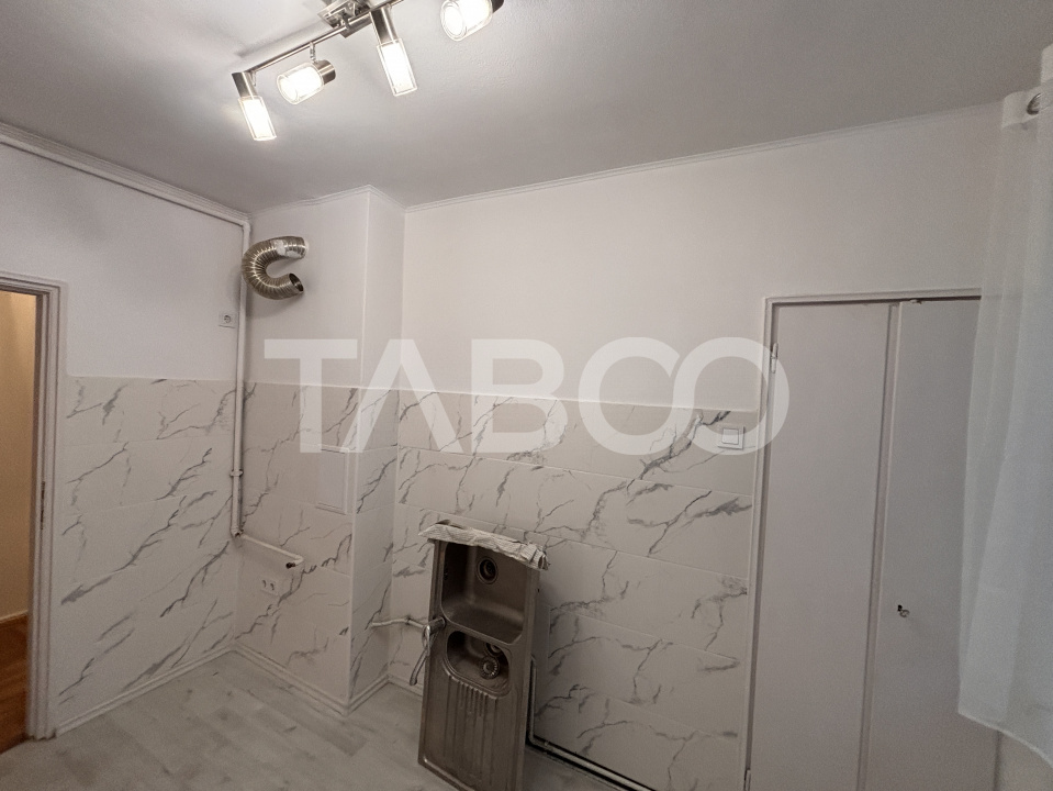Apartament 3 camere 54mpu etaj 1 balcon zona Centrala Sibiu